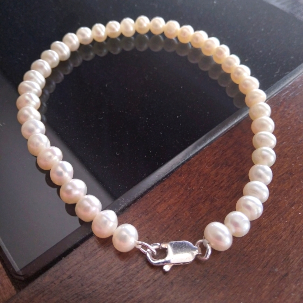 Vintage JCM Pearl Bracelet